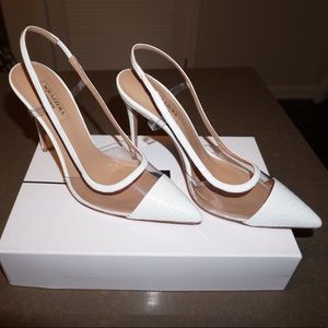 AQUAZZURA WHITE PUMP (37.5)